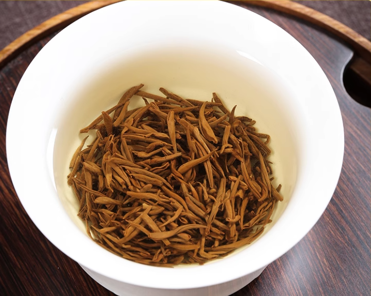 Chinese Black Tea · Wuyi Mountain Old Tree Golden Bud Jin Jun Mei