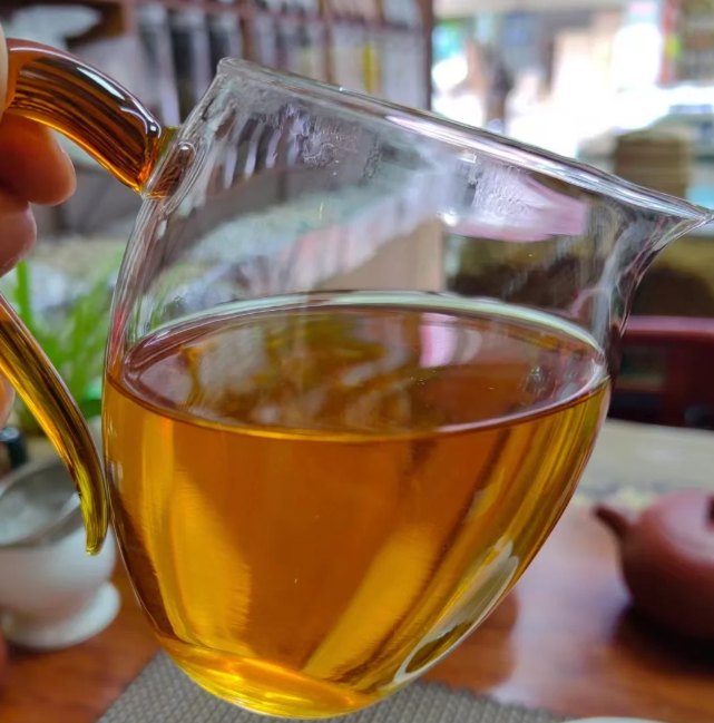 Yunnan Black Tea · Dianhong Golden Snail - 1
