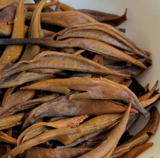Yunnan Black Tea · Dianhong Big Golden Needle - 3