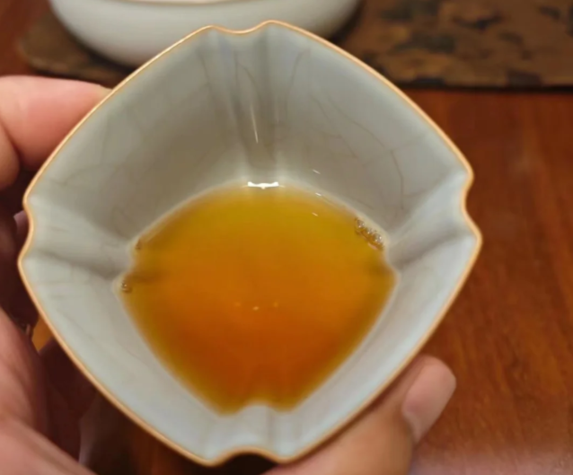 Keemun Black Tea · Handmade Golden and Silver Tips 500g