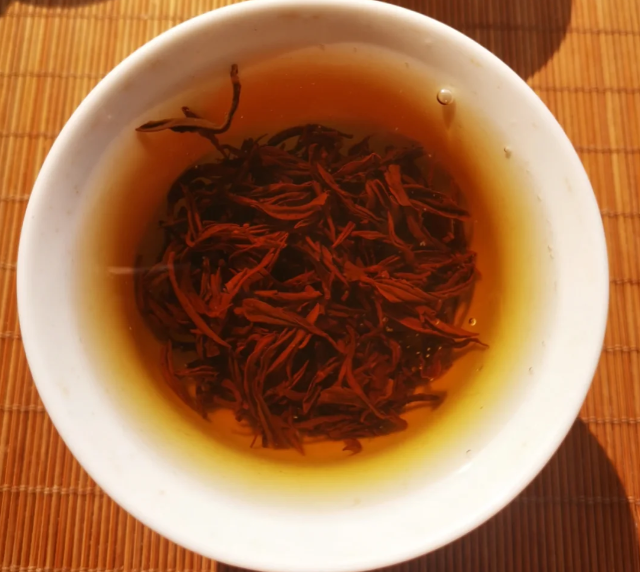 Qimen Black Tea · Handmade Gold and Silver Needles - 2