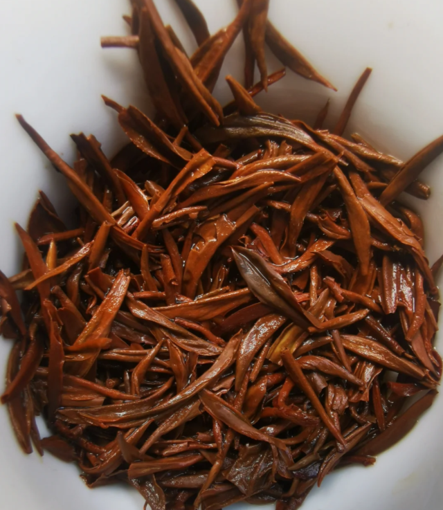 Qimen Black Tea · Handcrafted Gold and Silver Needles - 4